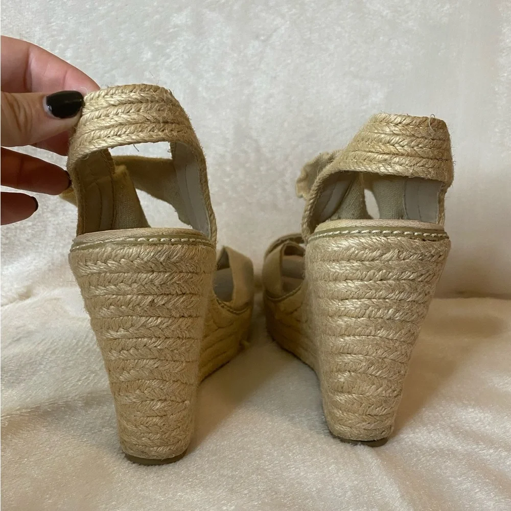 Steve Madden Eira Espadrille Wedge Size 10 Beige Stretchy Strappy Sandal Heel